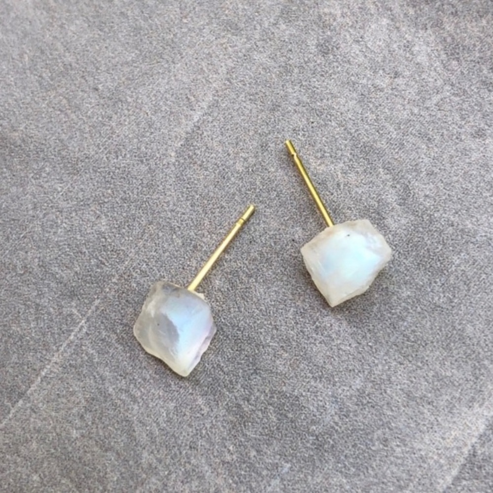 🆕 New Raw Rainbow Moonstone Crystal Stud Gemstone Earrings - Picture 7 of 8